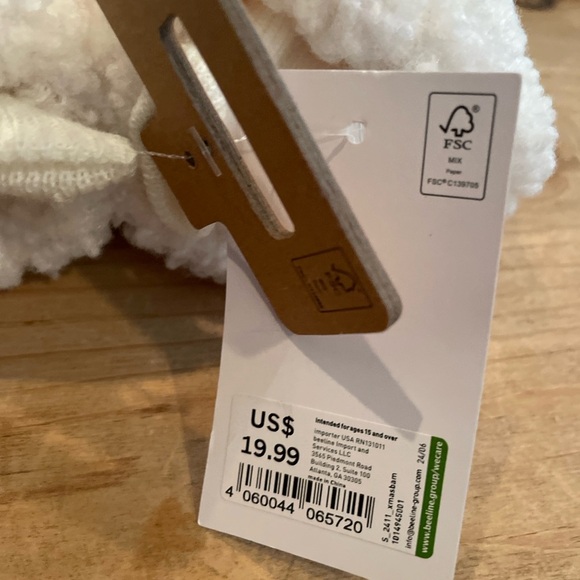 NWT I am Juniors Sherpa White Black Faux Fur Animal Mittens ages 13 and up - Picture 7 of 8